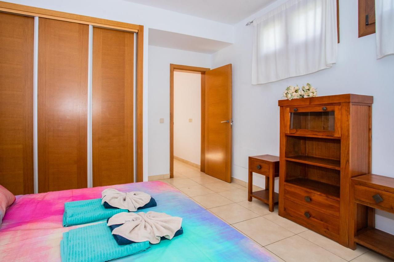 22 Sea Views, Pool,games,hot Tub, Office With Computer+ Wifi Villa Playa Blanca (Lanzarote)