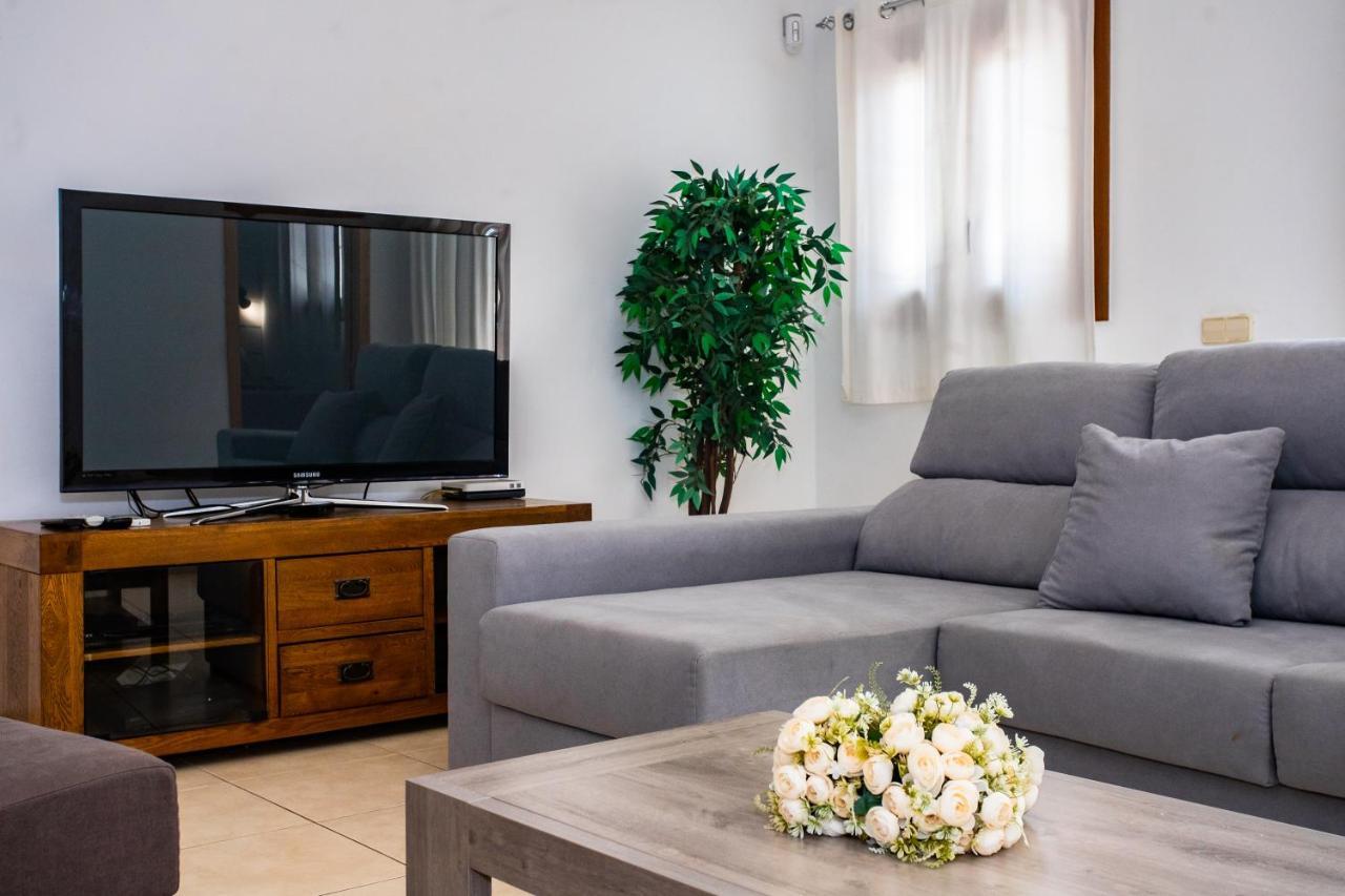22 Sea Views, Pool,games,hot Tub, Office With Computer+ Wifi Playa Blanca (Lanzarote)
