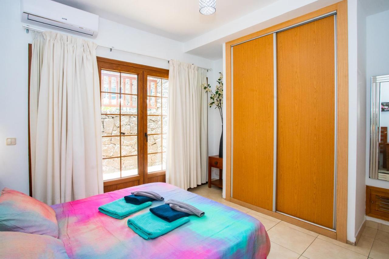 22 Sea Views, Pool,games,hot Tub, Office With Computer+ Wifi