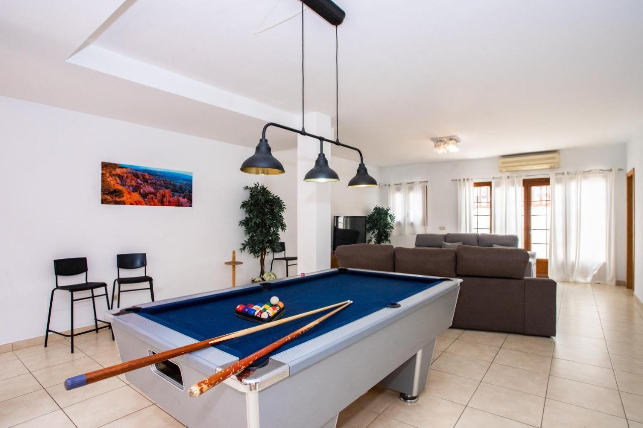 Villa 22 Sea Views, Pool,games,hot Tub, Office With Computer+ Wifi