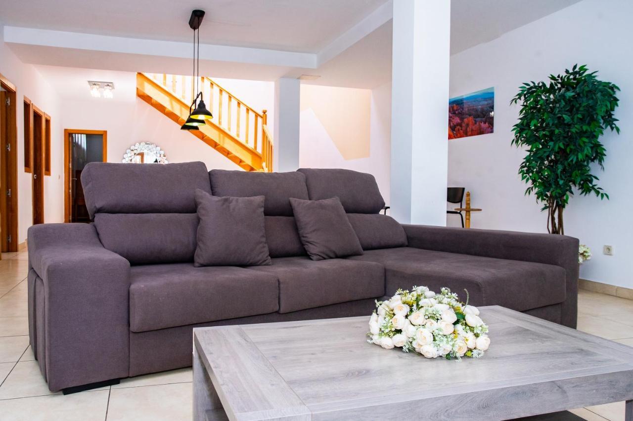 22 Sea Views, Pool,games,hot Tub, Office With Computer+ Wifi