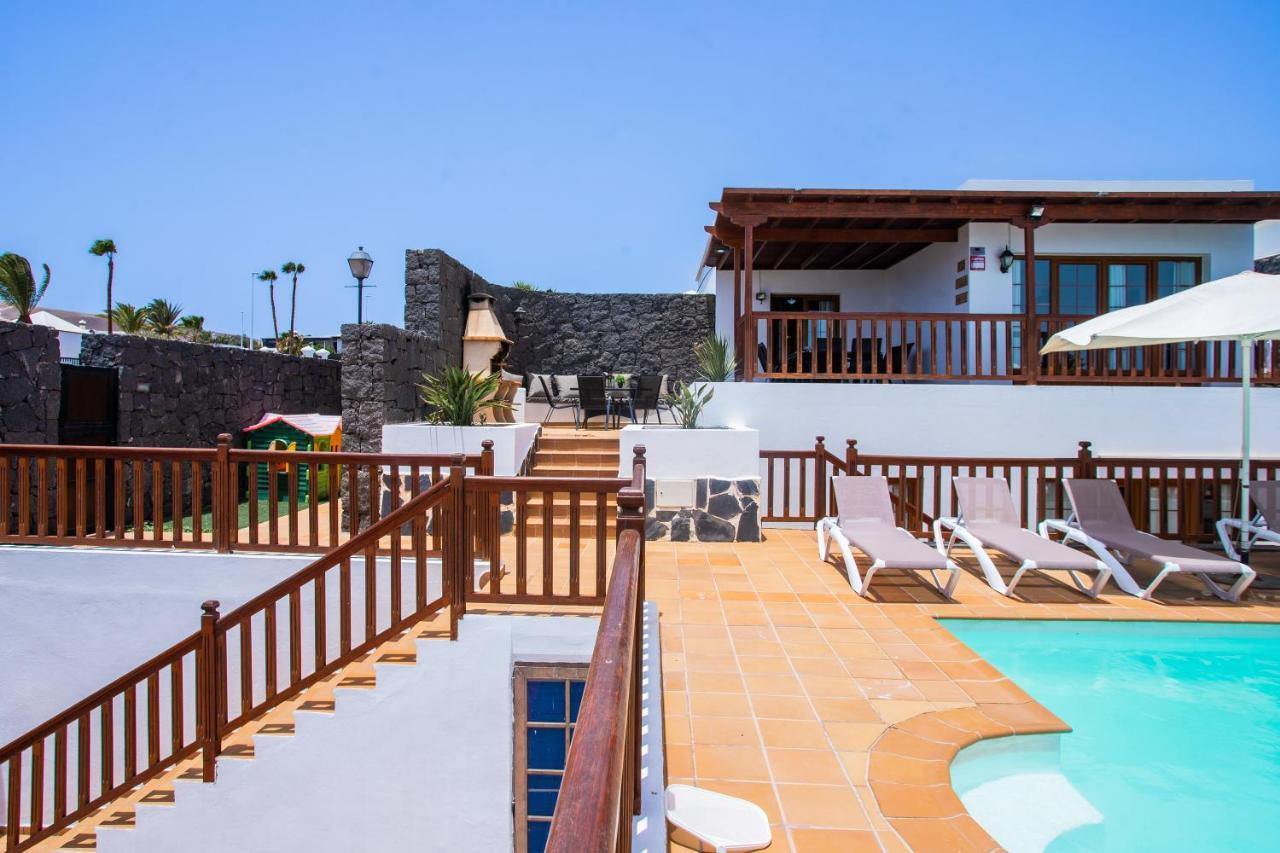 22 Sea Views, Pool,games,hot Tub, Office With Computer+ Wifi Villa Playa Blanca (Lanzarote)