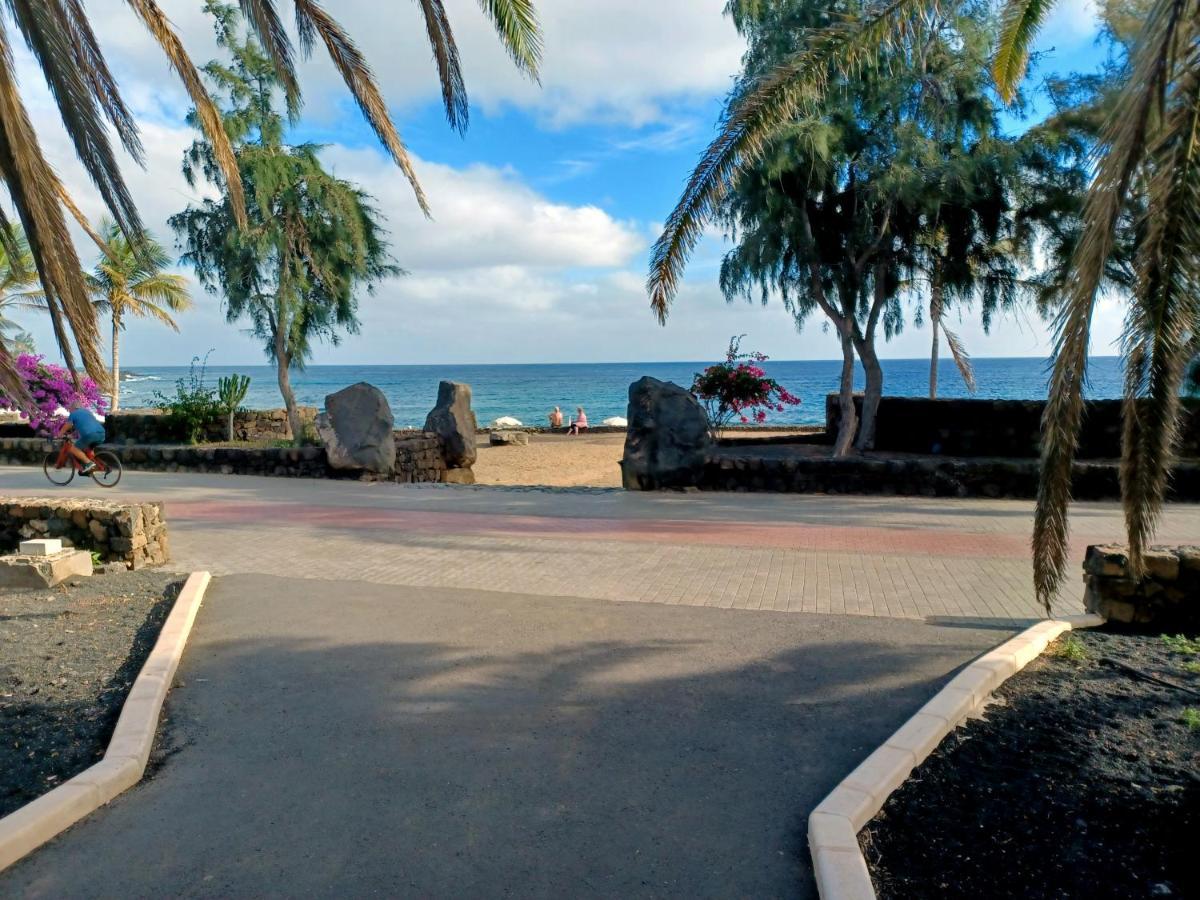 Playa Bastian - Piscina Climatizada - Wifi - Playa 1 Min. Apartment