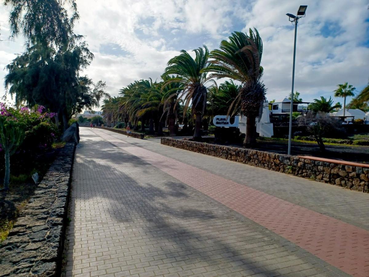 Playa Bastian - Piscina Climatizada - Wifi - Playa 1 Min. Apartment