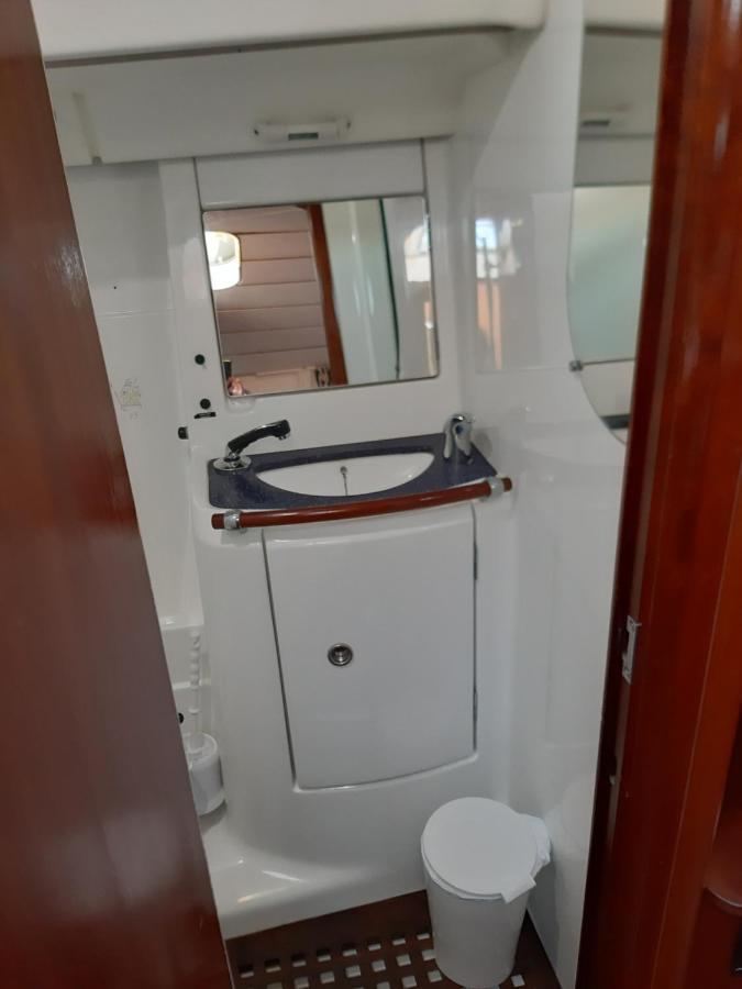 Botel Erima Puerto Calero
