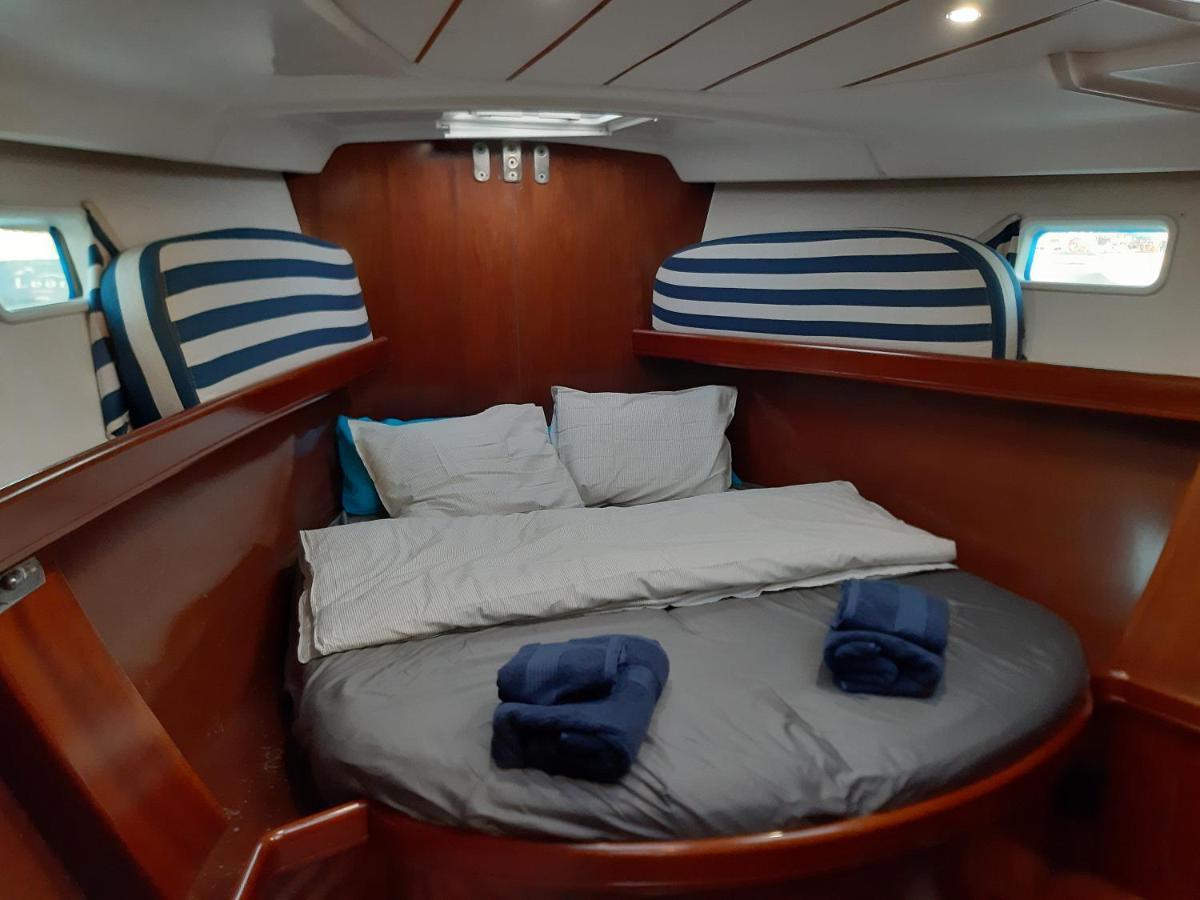 Botel Erima *