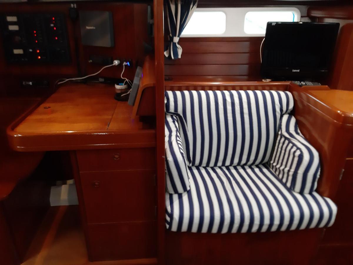 Botel Erima Puerto Calero