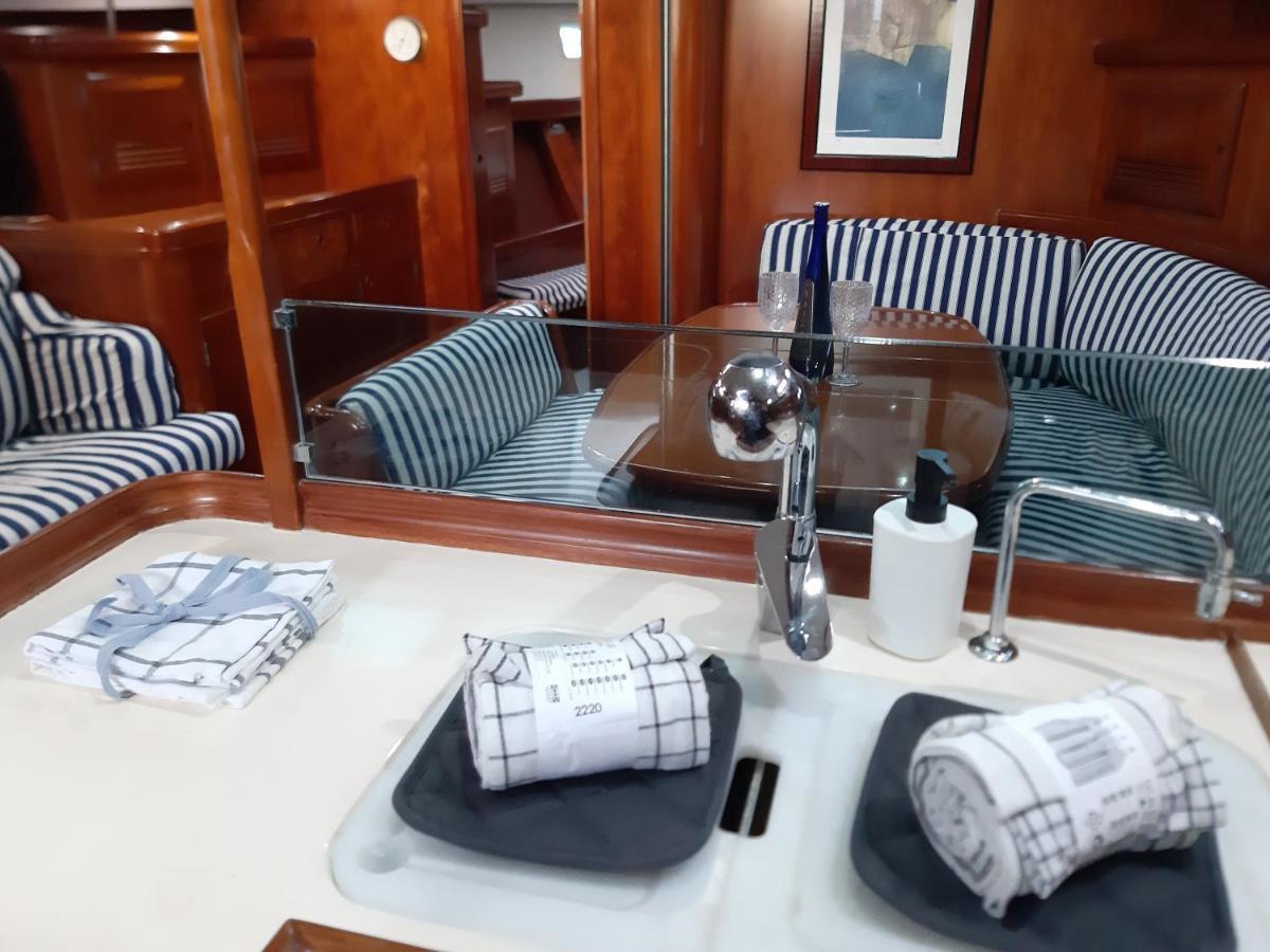 Erima Botel Puerto Calero
