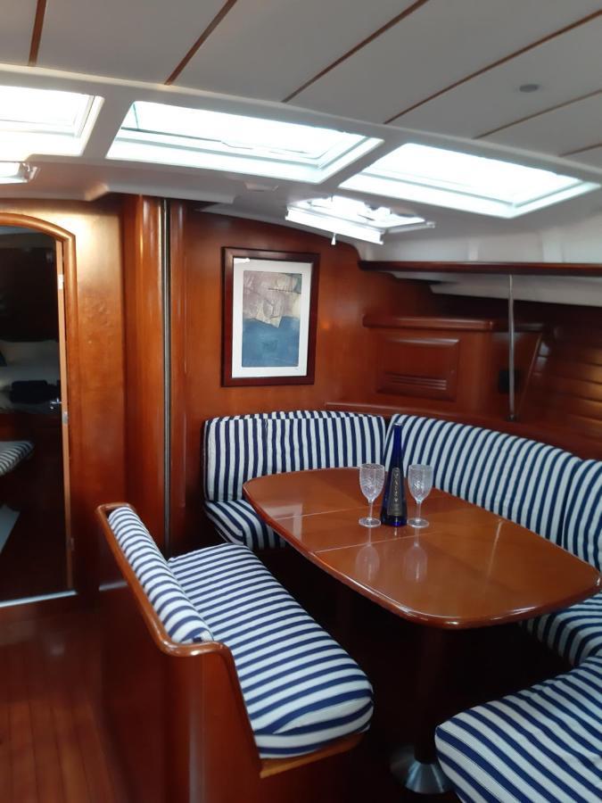 Botel Erima *