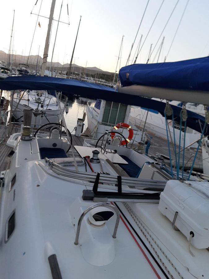 Botel Erima *