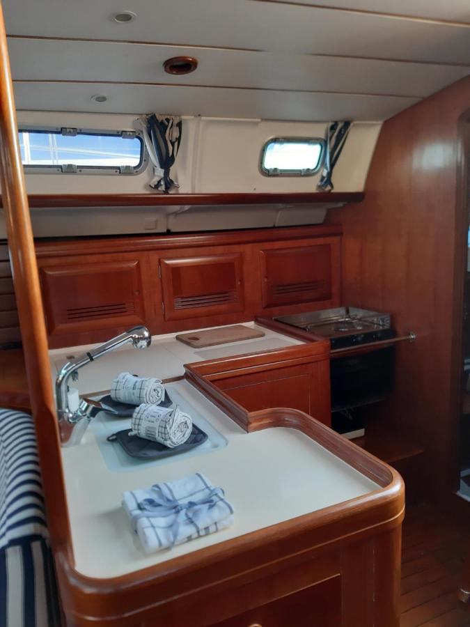 Botel Erima *