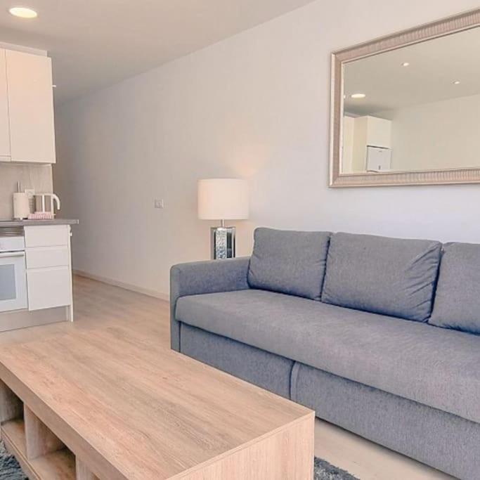 Airconditioned 2bed Poolside Apartment Puerto del Carmen (Lanzarote)