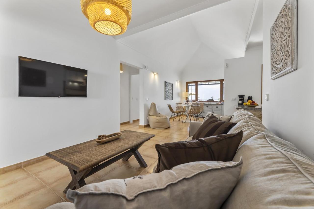 Villa 22 *