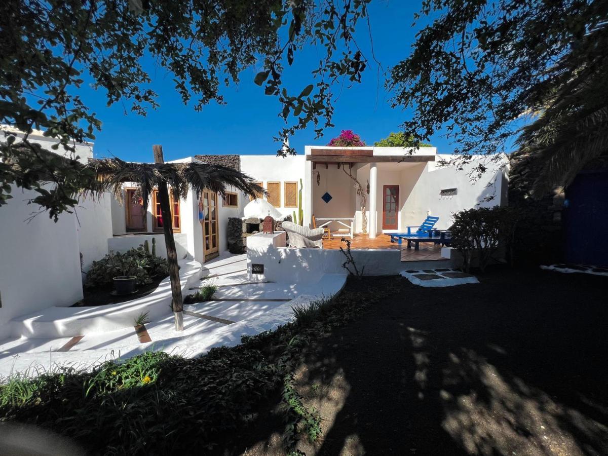 Stylish House In A Real With Private Garden Сasa de vacaciones *