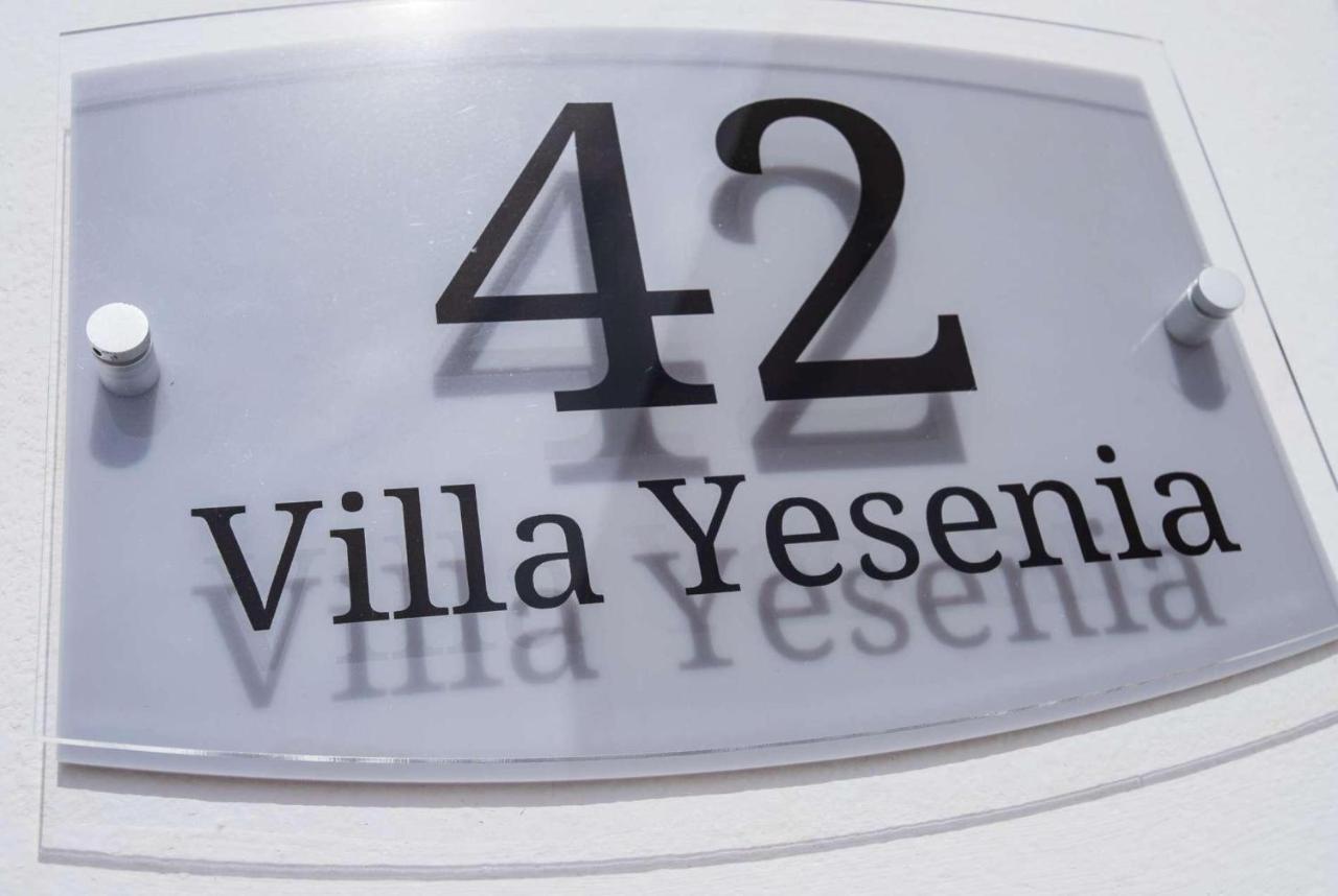 Yesenia Villa *