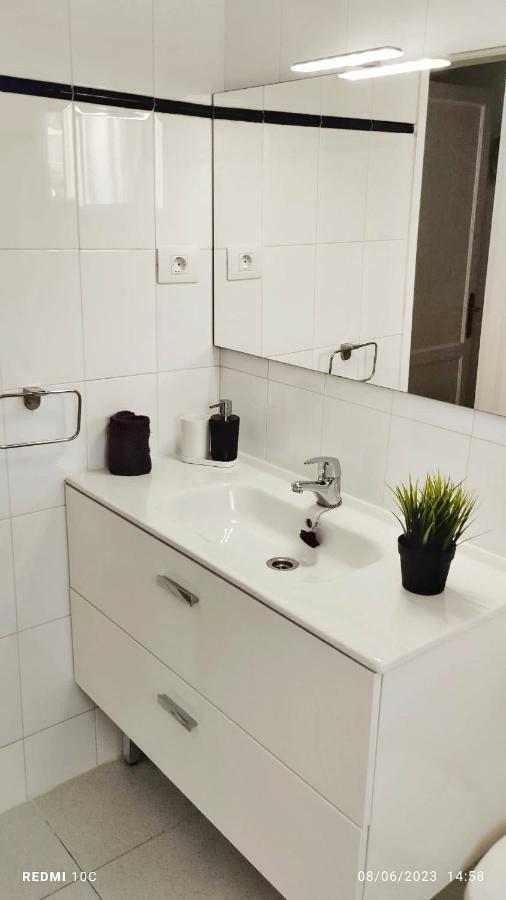 Apartment Aguazul - A Pie De Piscina Y Vistas Al Mar Puerto del Carmen (Lanzarote)