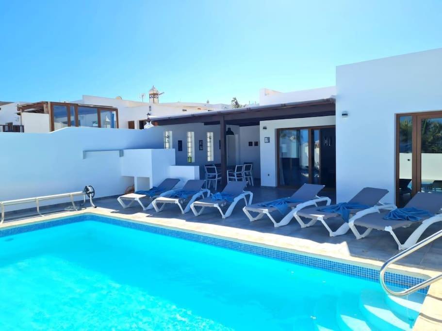 Villa Nitho - Heated Pool, Panoramic View, Privacy