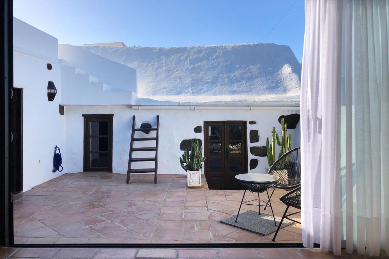 Casa Lupe. Art-inspired Courtyard House In Сasa de vacaciones