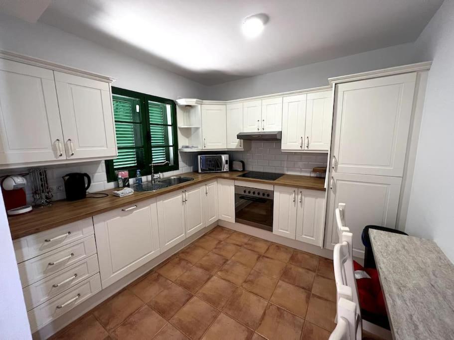 The Sallies - 3 Bedroom With Private Pool Holiday home *