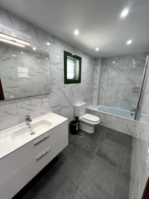 The Sallies - 3 Bedroom With Private Pool Tias