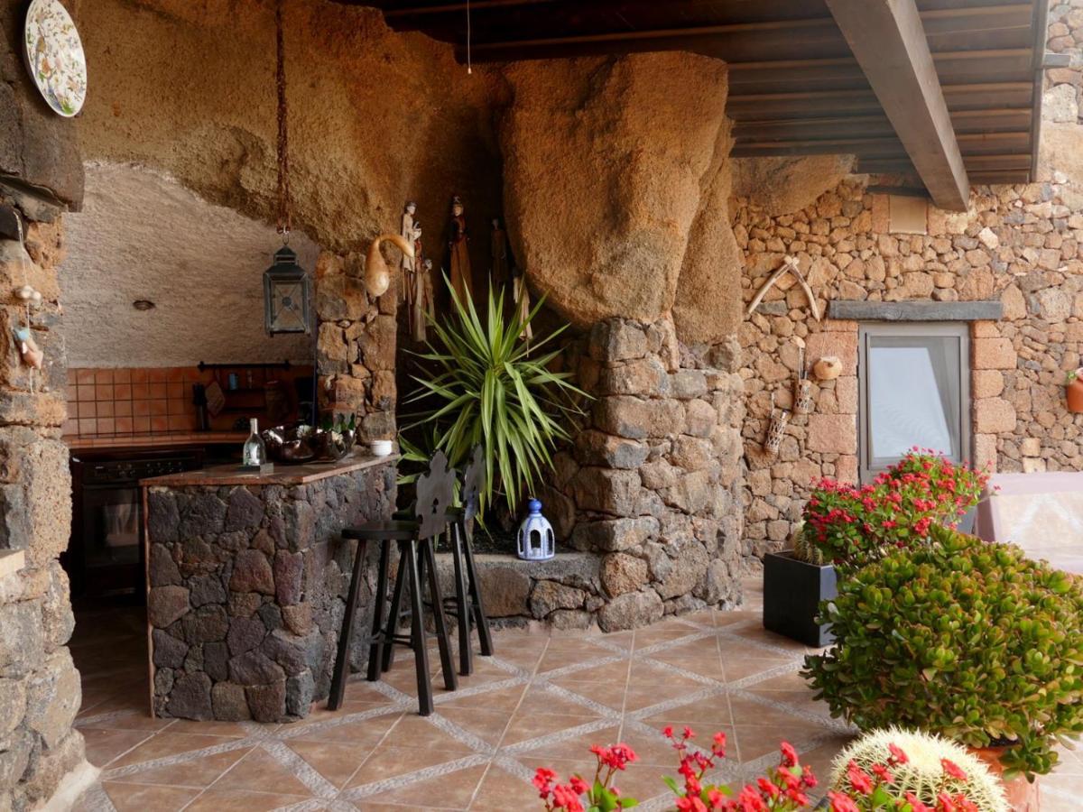 Villa Castillo Lanzarote Sophie - Luxury -sleep In A Volcanic Cave With Heated Pool