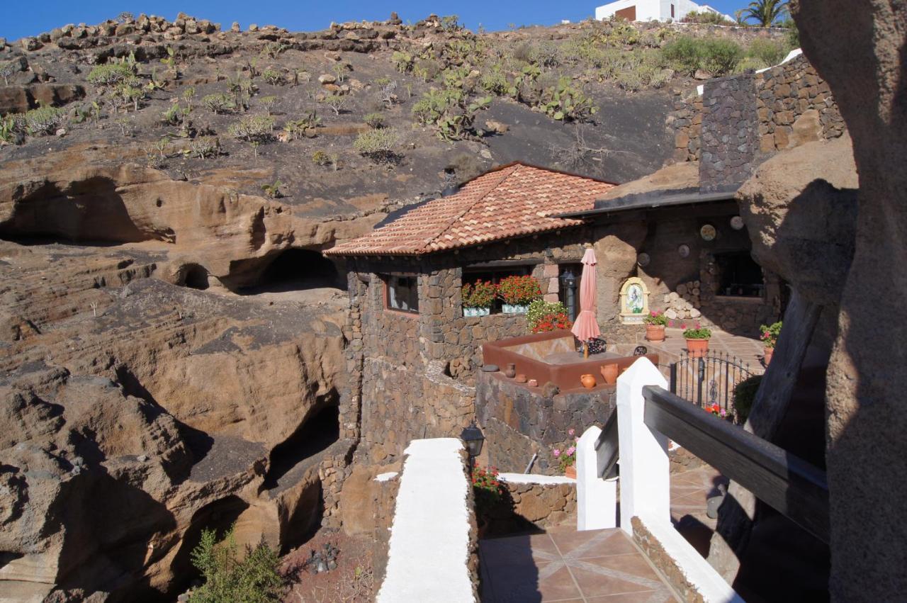 Castillo Lanzarote Sophie - Luxury -sleep In A Volcanic Cave With Heated Pool Villa Tias