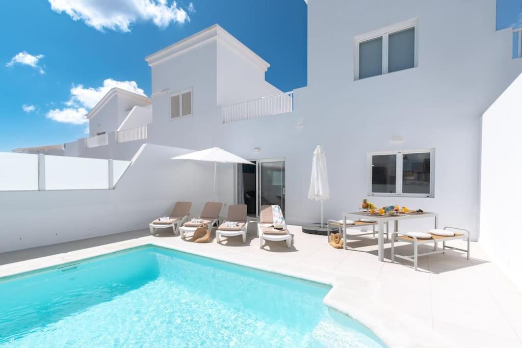 Casa Lolalo - Modern With Pool, 15min Walk To Marina Rubicon Сasa de vacaciones