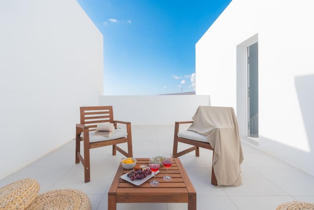 Сasa de vacaciones Casa Lolalo - Modern With Pool, 15min Walk To Marina Rubicon