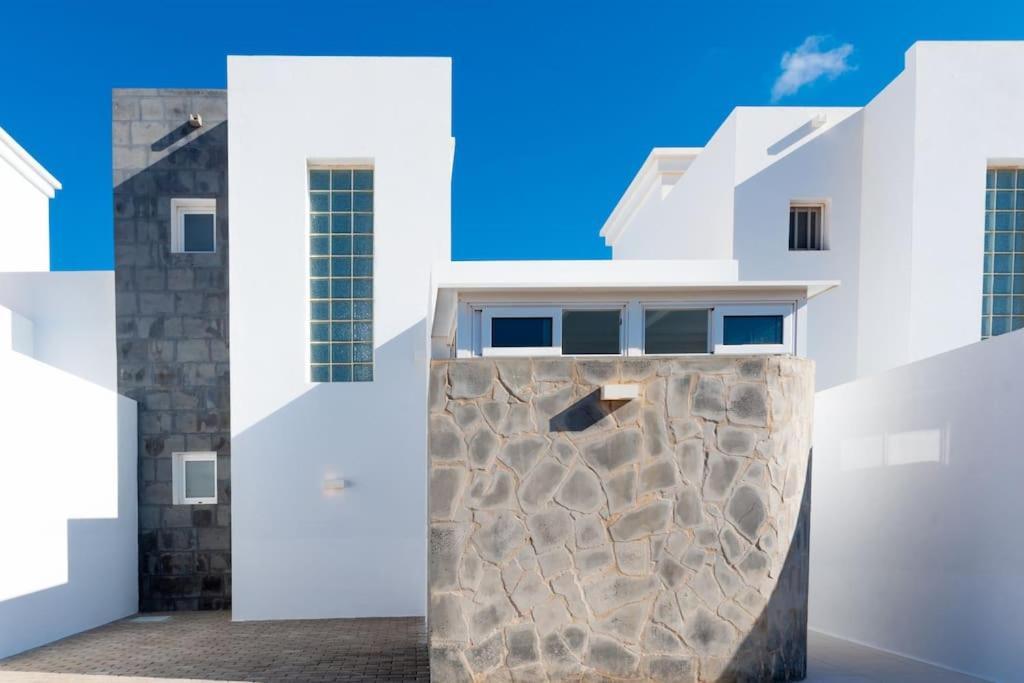 Casa Lolalo - Modern With Pool, 15min Walk To Marina Rubicon Сasa de vacaciones *
