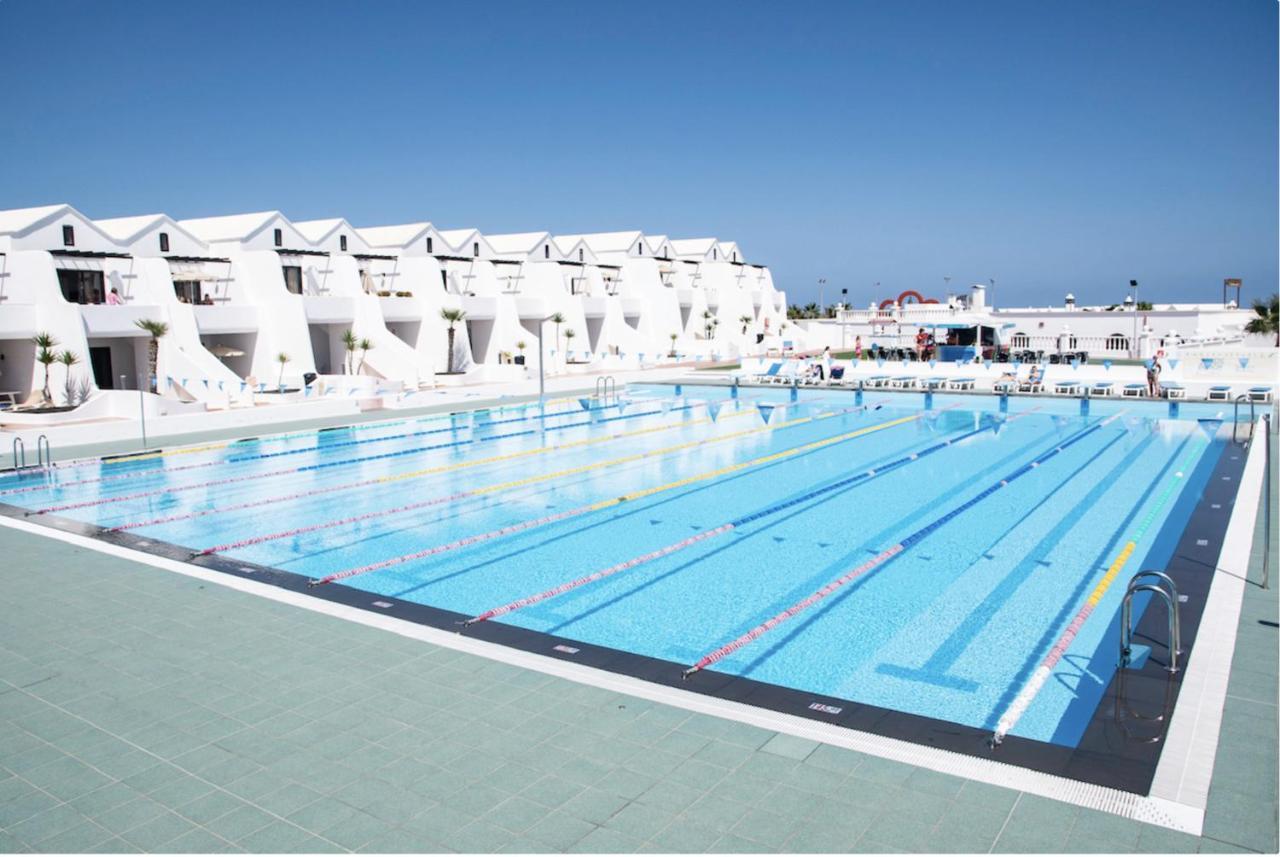 Superior Poolside Seaviews In Luxury