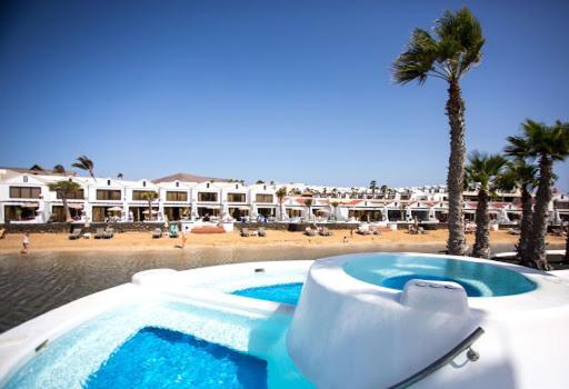 Superior Poolside Seaviews In Luxury Apartment *