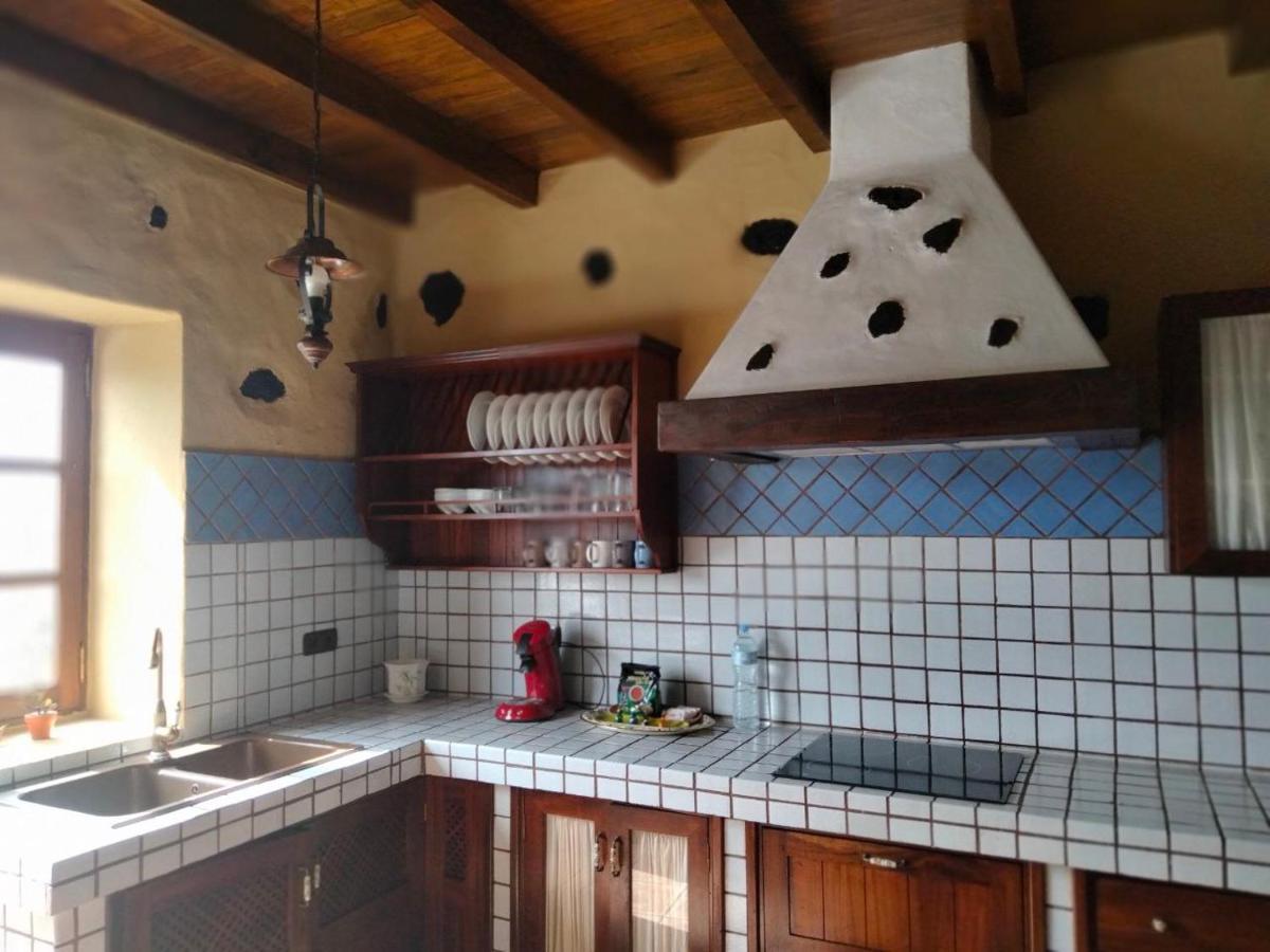 Lanzarote Casa Volcanica-anclada Sobre La Lava Del Volcan Villa