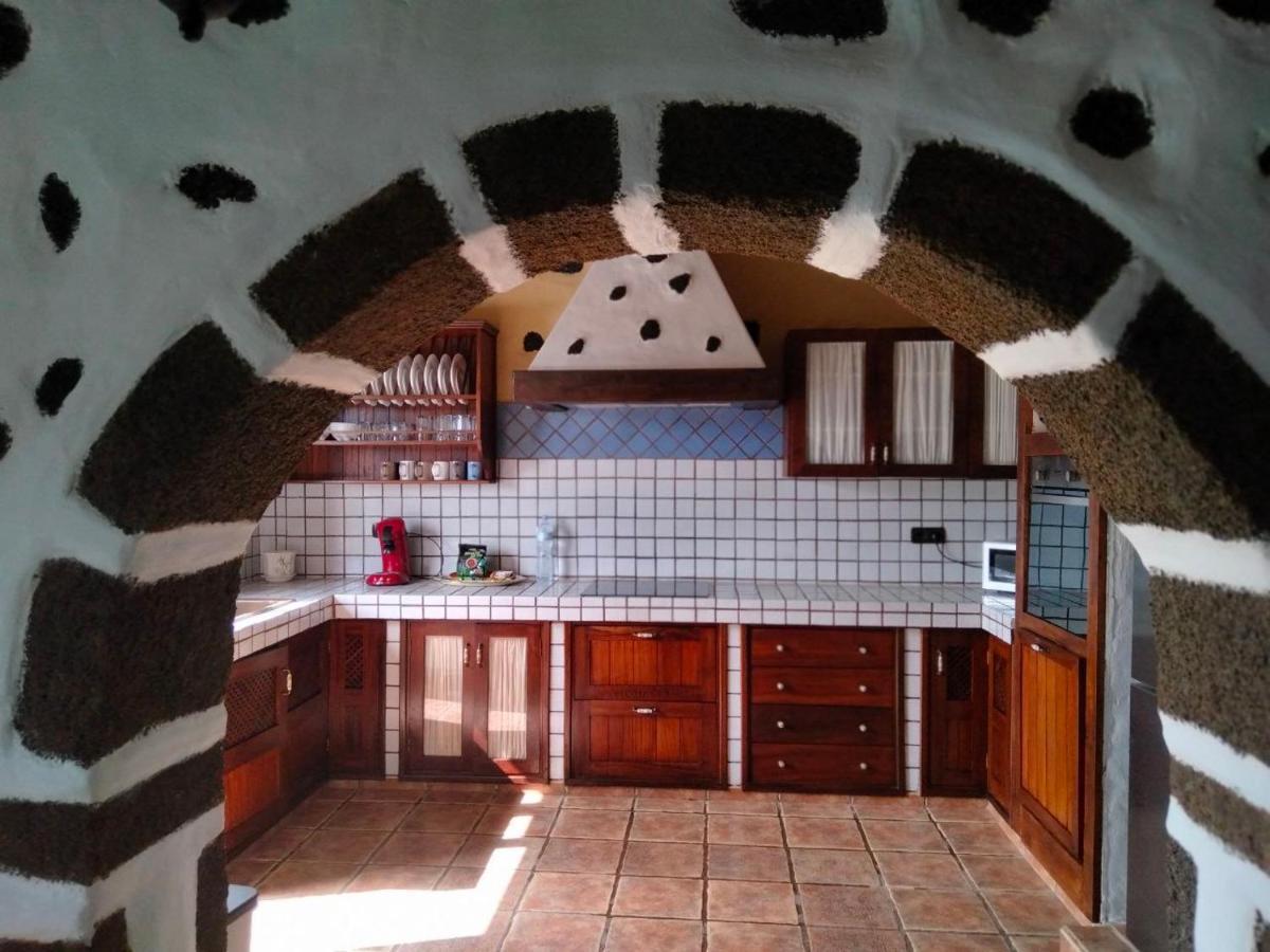 Lanzarote Casa Volcanica-anclada Sobre La Lava Del Volcan Villa *