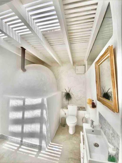 Casa Kira, *