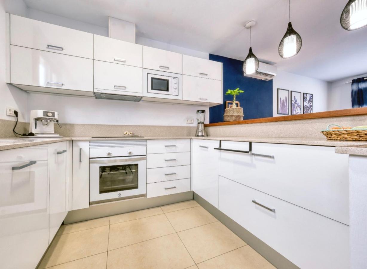 Casa Bleu 2 Floors ,2 Bedrooms ,equipped Kitchen ,balcony ,terrace And Grill *