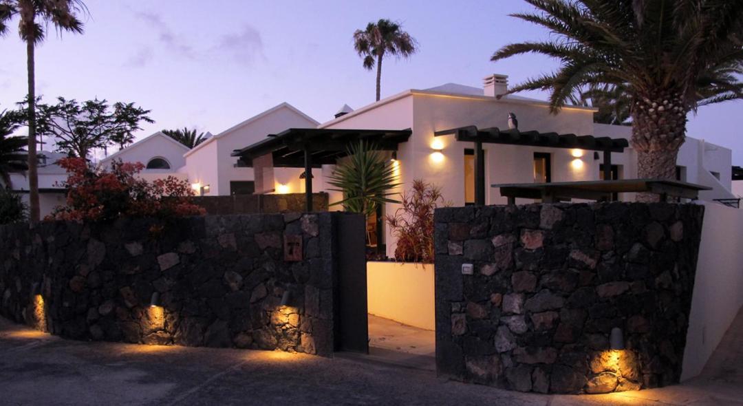 Goa Pool View, Playa Roca Sea Front Access - Free Ac - Wifi Costa Teguise