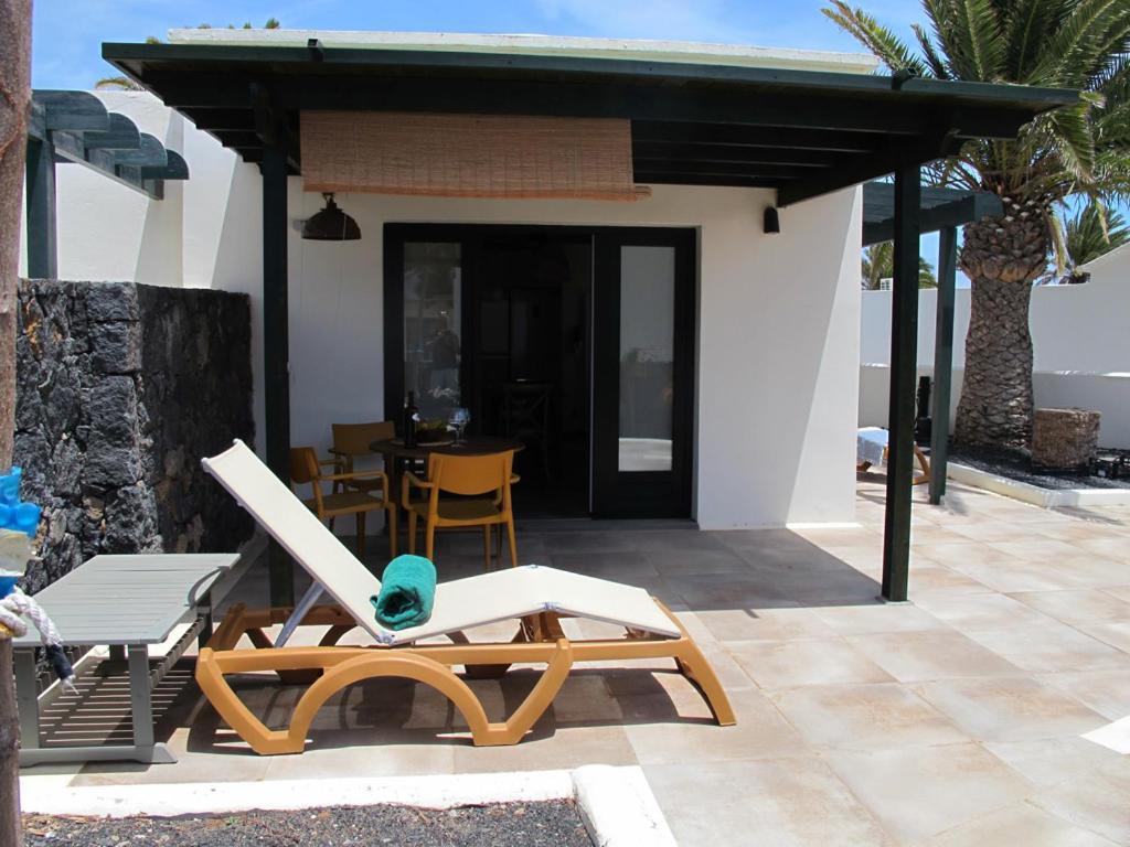 Goa Pool View, Playa Roca Sea Front Access - Free Ac - Wifi Costa Teguise