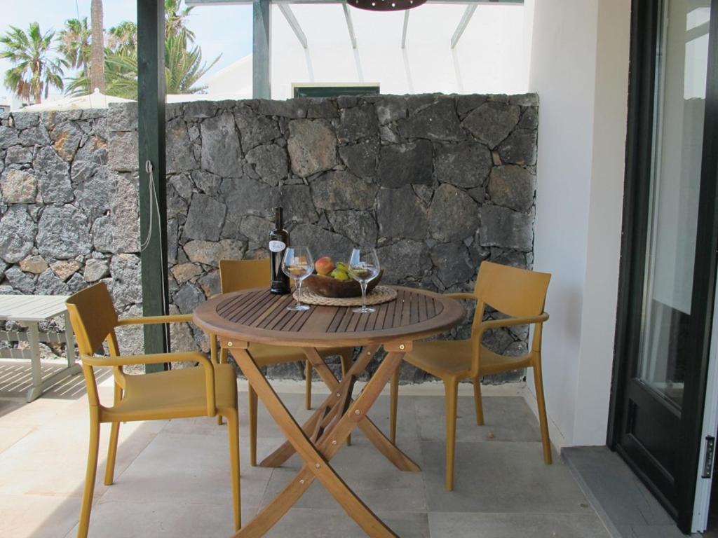 Goa Pool View, Playa Roca Sea Front Access - Free Ac - Wifi *