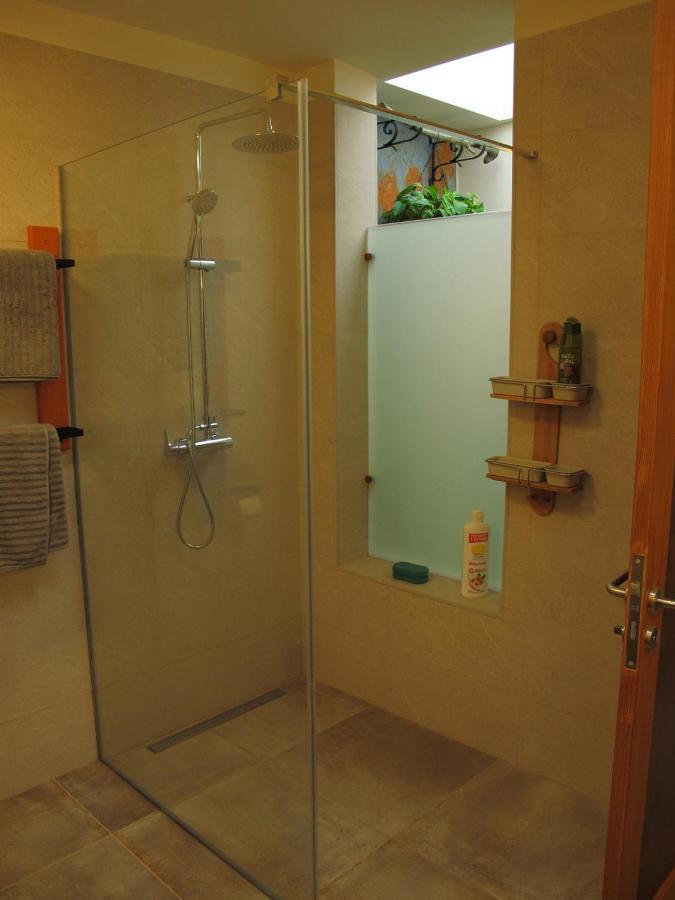 Goa Pool View, Playa Roca Sea Front Access - Free Ac - Wifi
