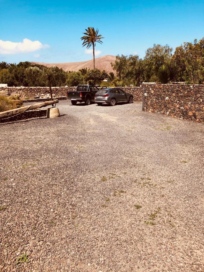 Bodega Botanica - Shared Pool - Island Location - 10 Mins Drive To Famara And La Santa Apartamento Tiagua