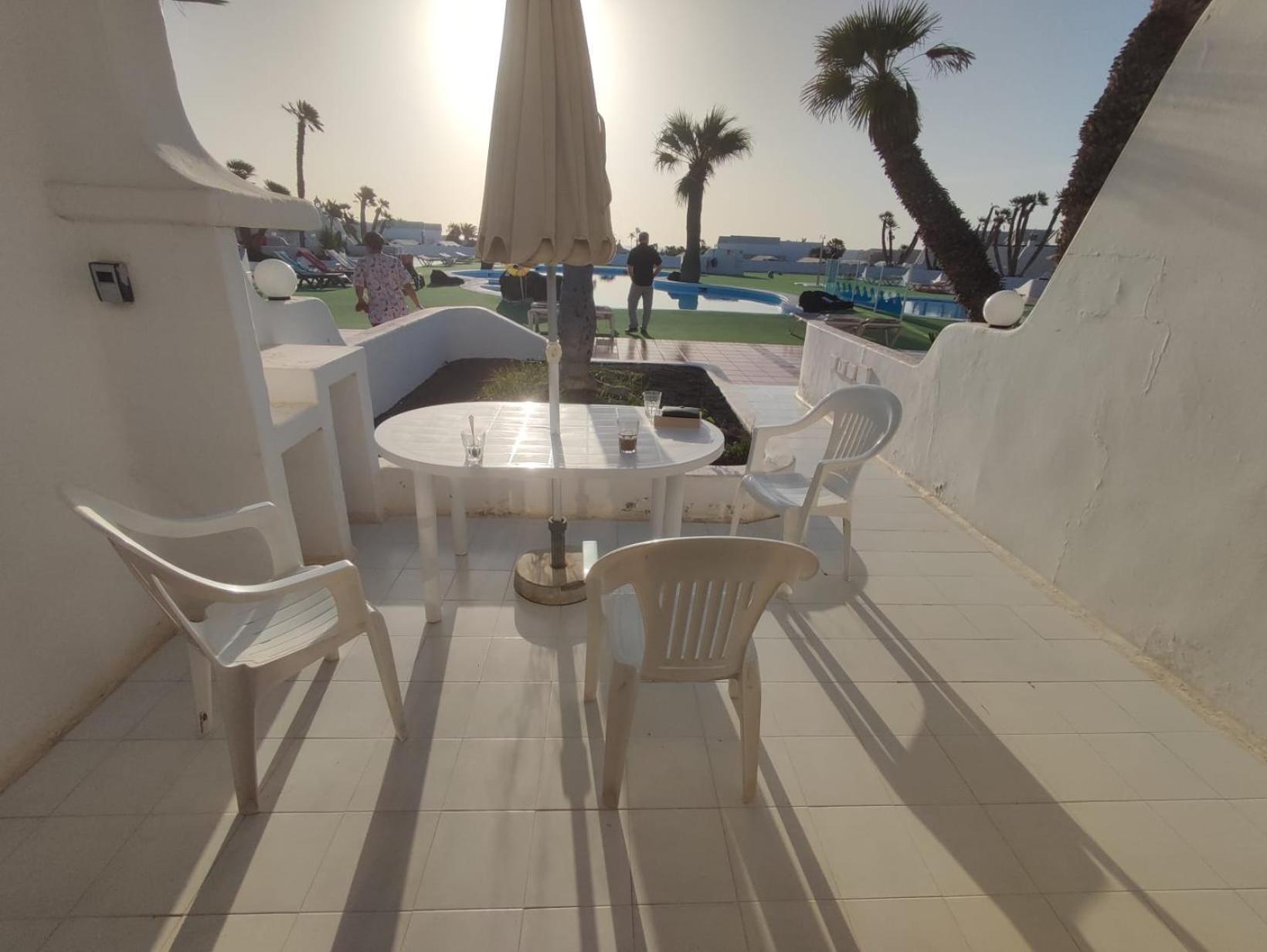 Superior Poolside Seaviews In Luxury Apartment