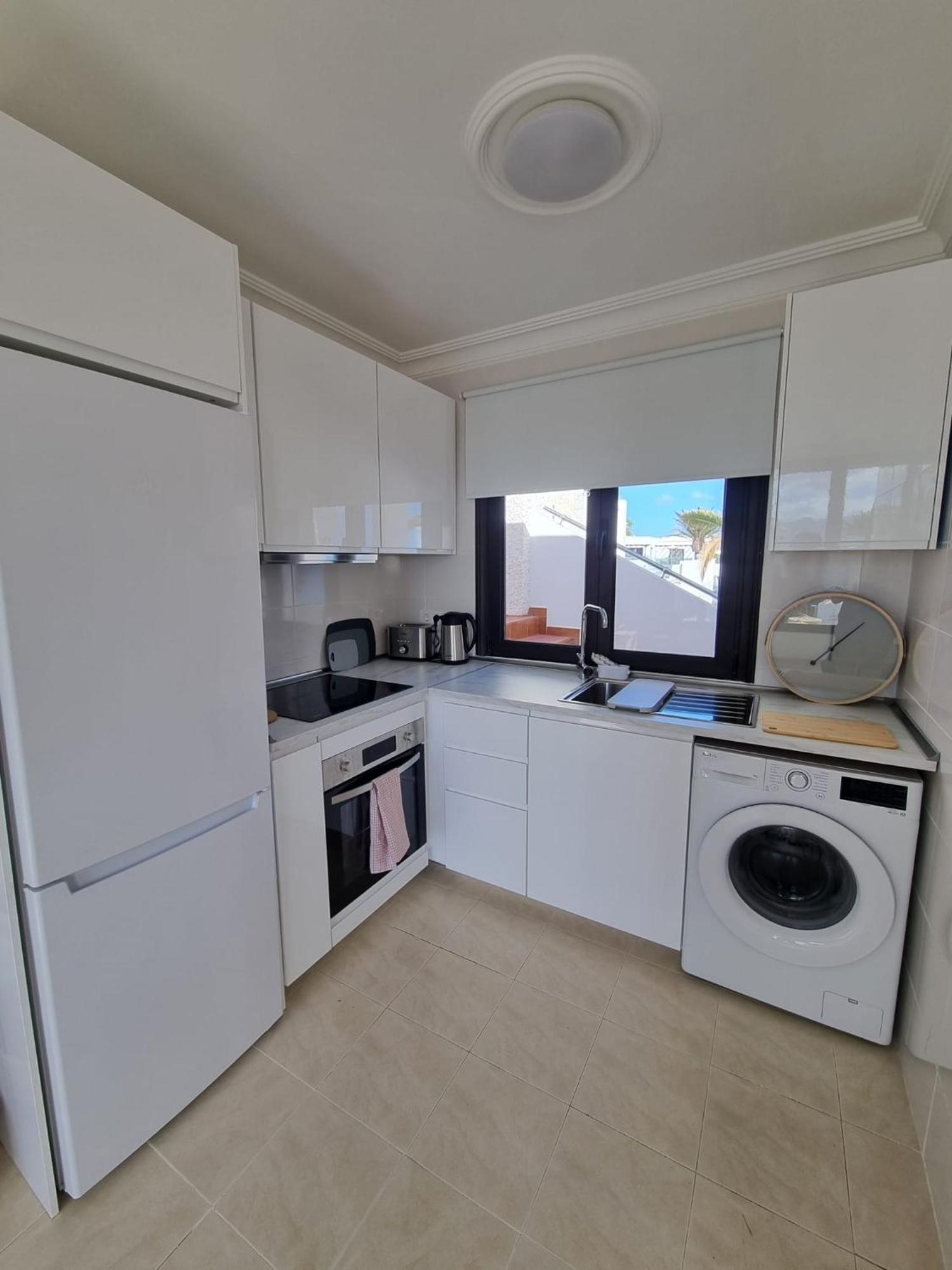2 Bedroom Floor Close To *