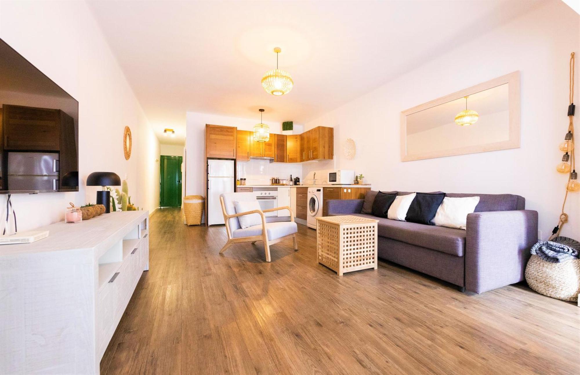 Beautiful One Bedroom Ground Floor - Veraluna *