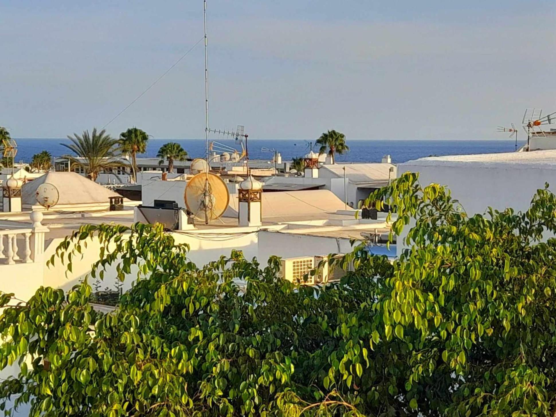 Vincent, Cozy And Sunny Over The Rooftops Apartamento Puerto del Carmen (Lanzarote)