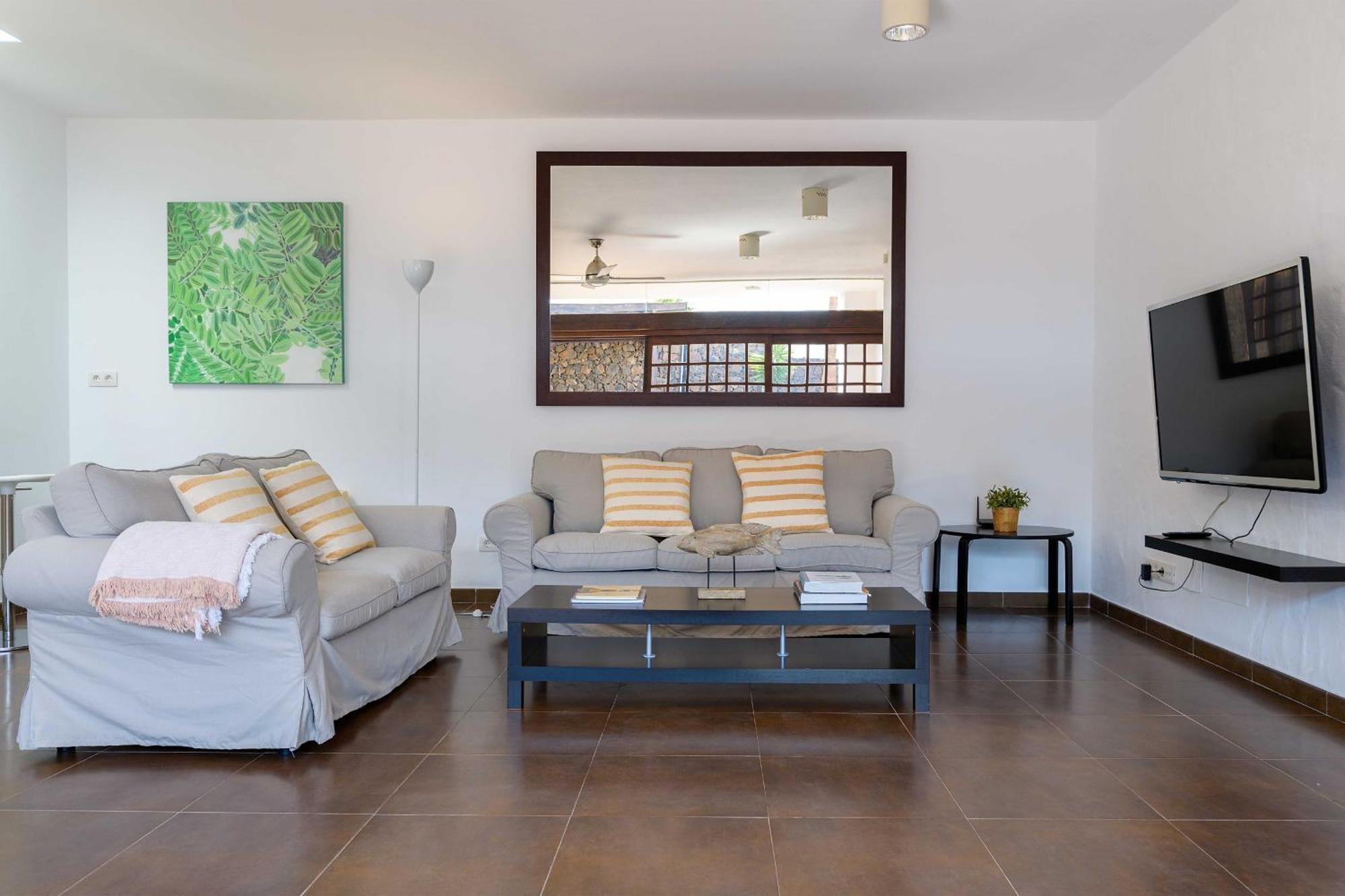 Marisol, Mojones Villa Tías