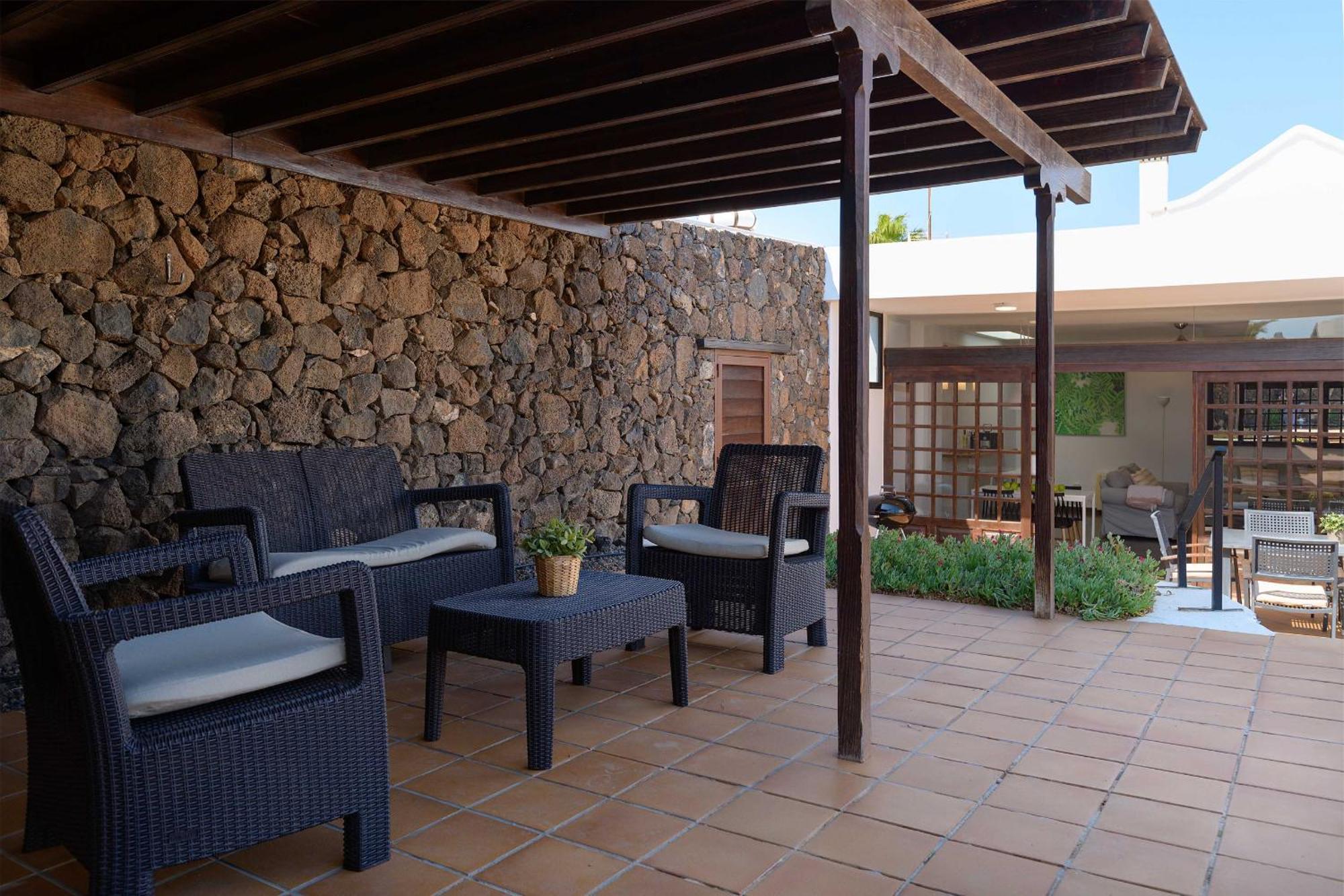 Villa Marisol, Mojones Tías