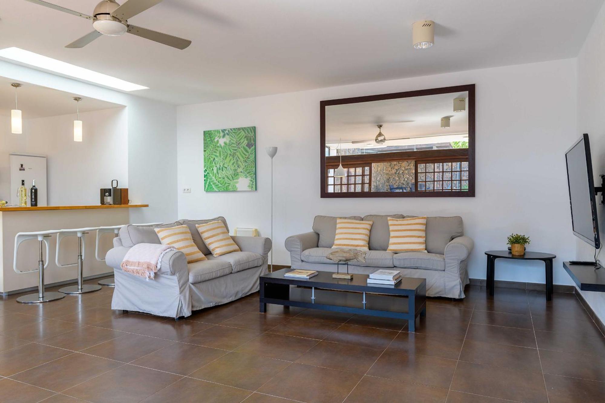 Marisol, Mojones Villa *