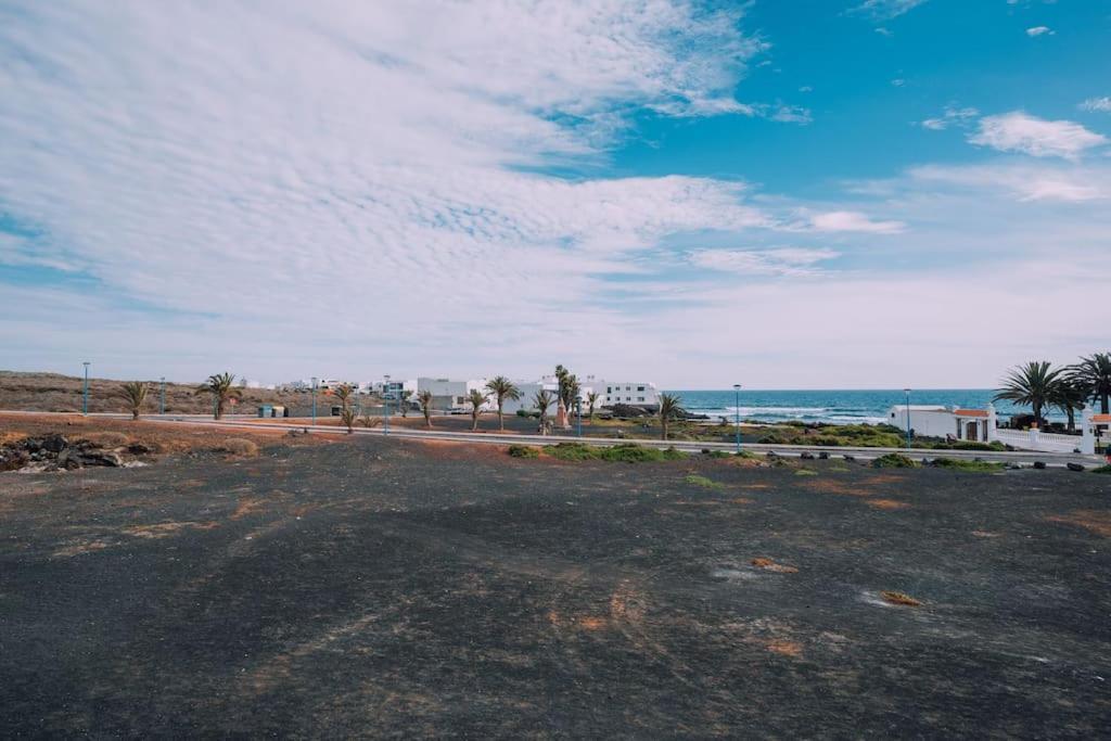 Precioso Junto Al Mar. Arrieta (Lanzarote)