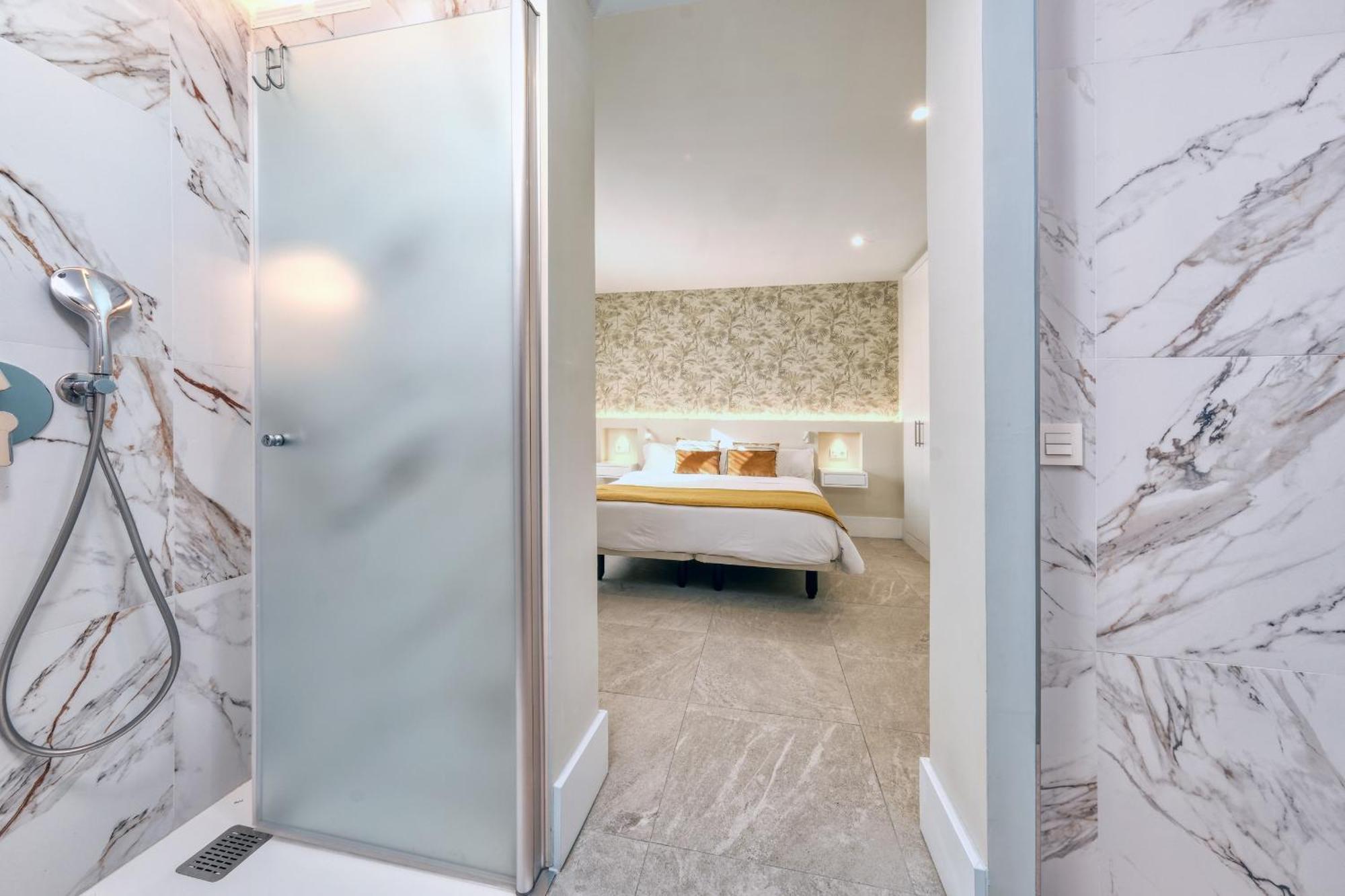 La Joya Suites- Near The