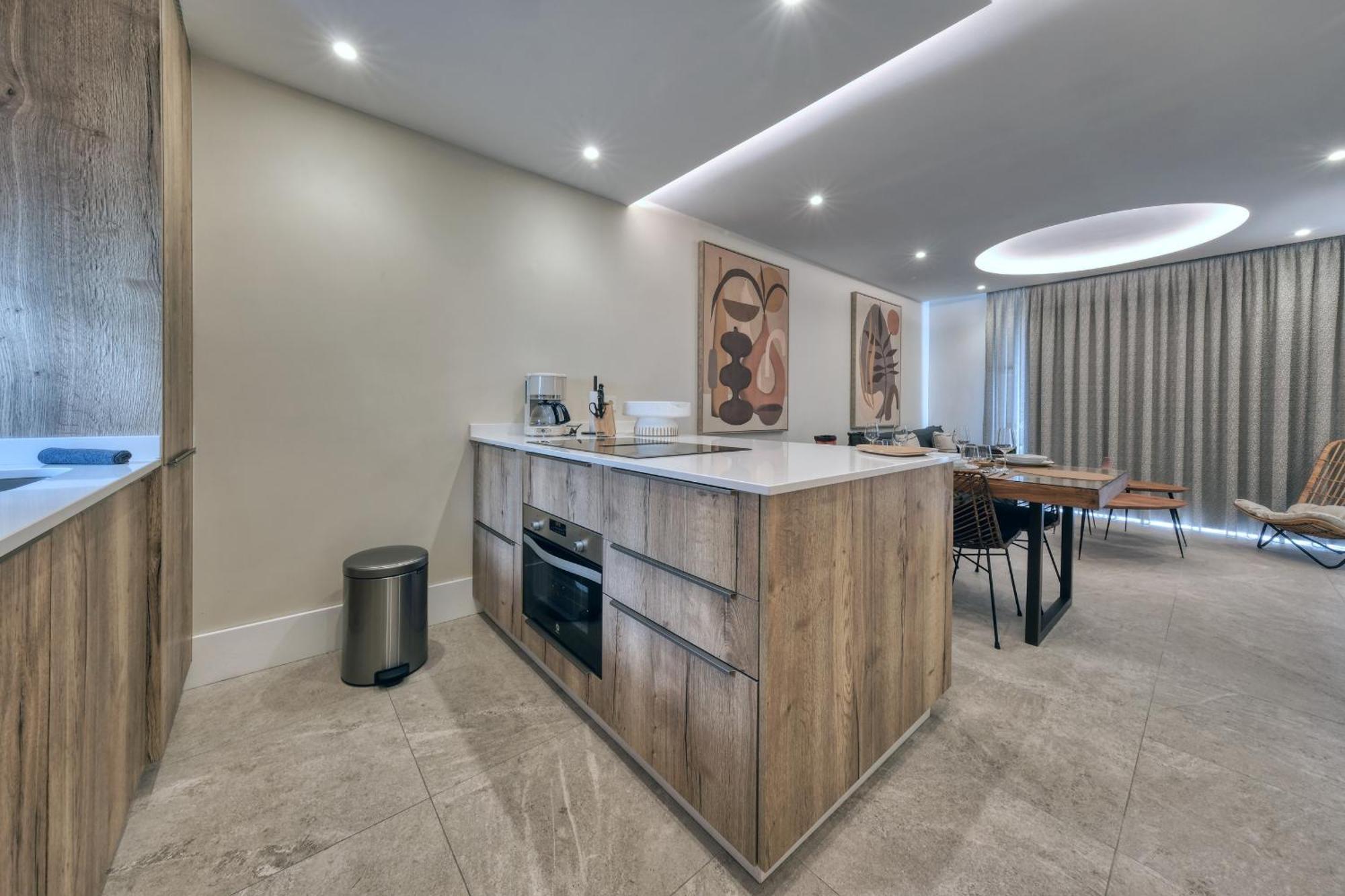 La Joya Suites- Near The